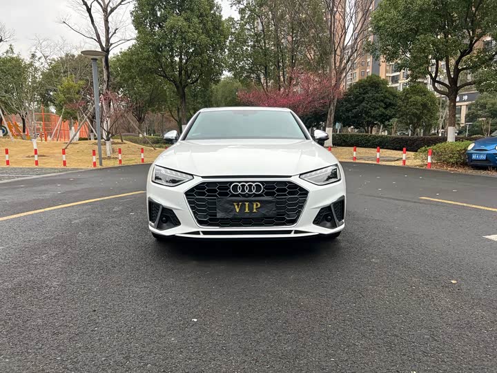 Фото 2 - Audi A4L