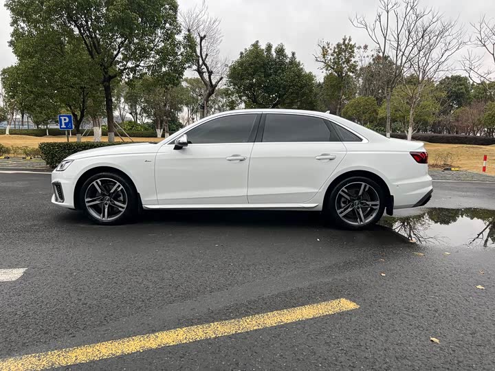 Фото 3 - Audi A4L