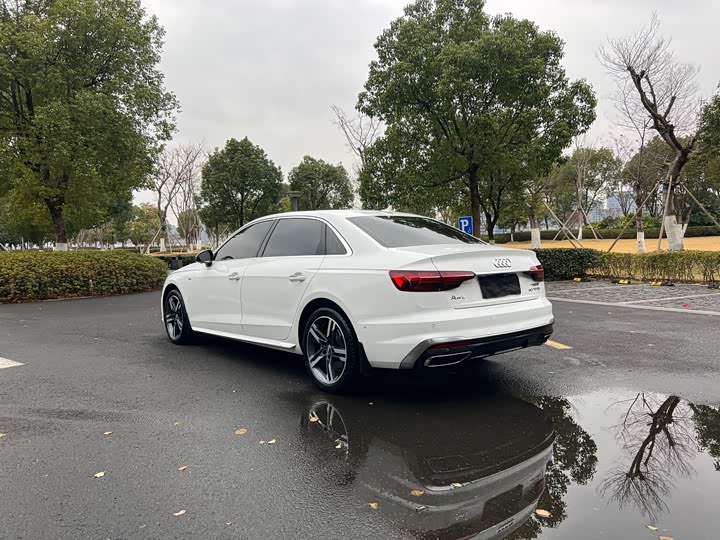 Фото 4 - Audi A4L