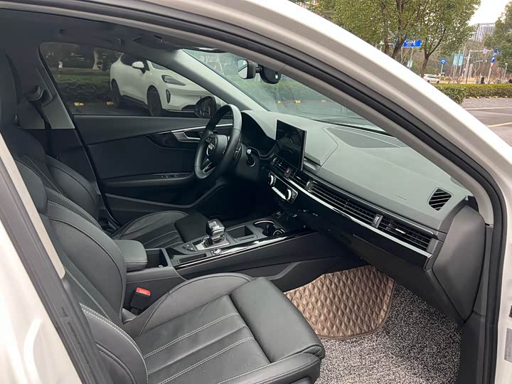 Фото 9 - Audi A4L