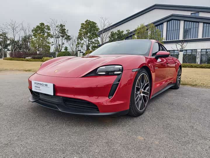 Фото 1 - Porsche Taycan