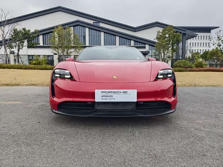 Фото 2 - Porsche Taycan