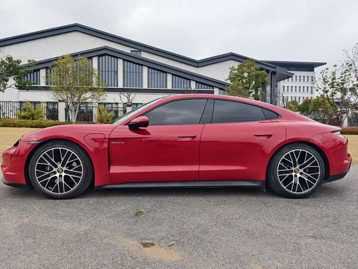 Фото 7 - Porsche Taycan