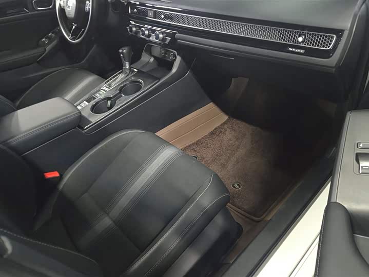 Фото 8 - Honda Civic