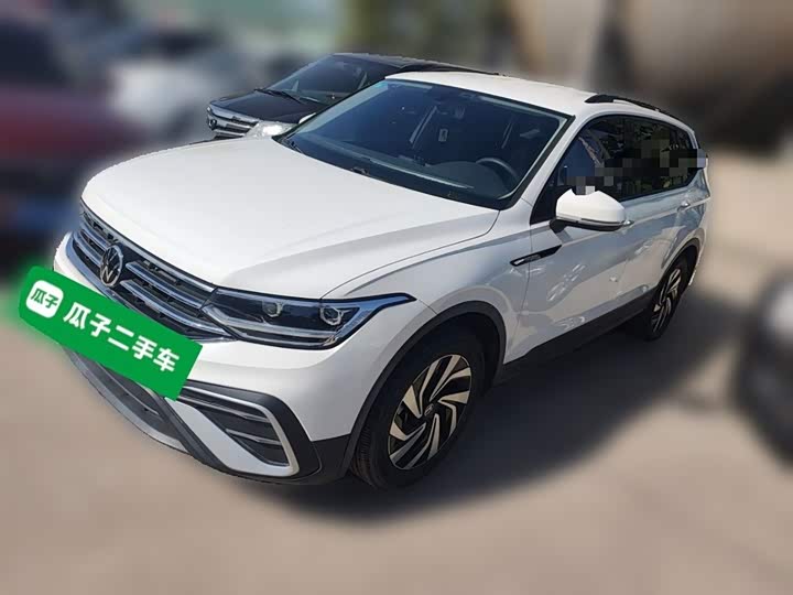 Фото 1 - Volkswagen Tiguan L Pro