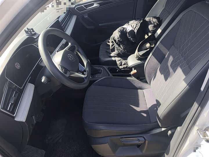 Фото 8 - Volkswagen Tiguan L Pro