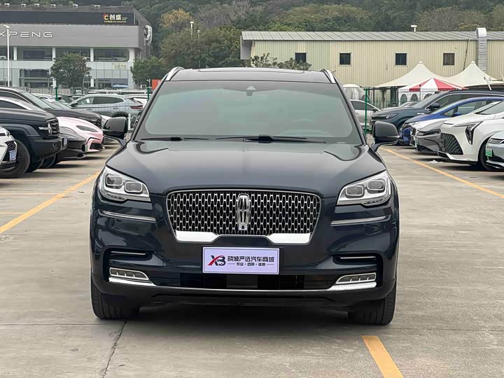 Фото 2 - Lincoln Aviator