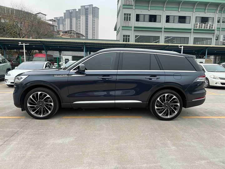 Фото 4 - Lincoln Aviator