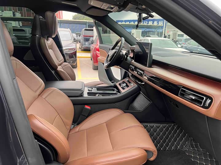 Фото 6 - Lincoln Aviator