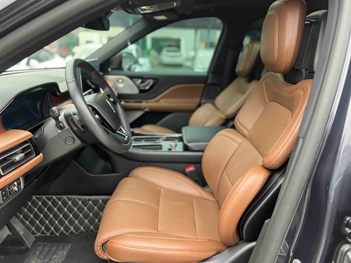 Фото 7 - Lincoln Aviator