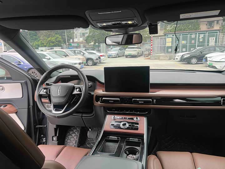 Фото 9 - Lincoln Aviator