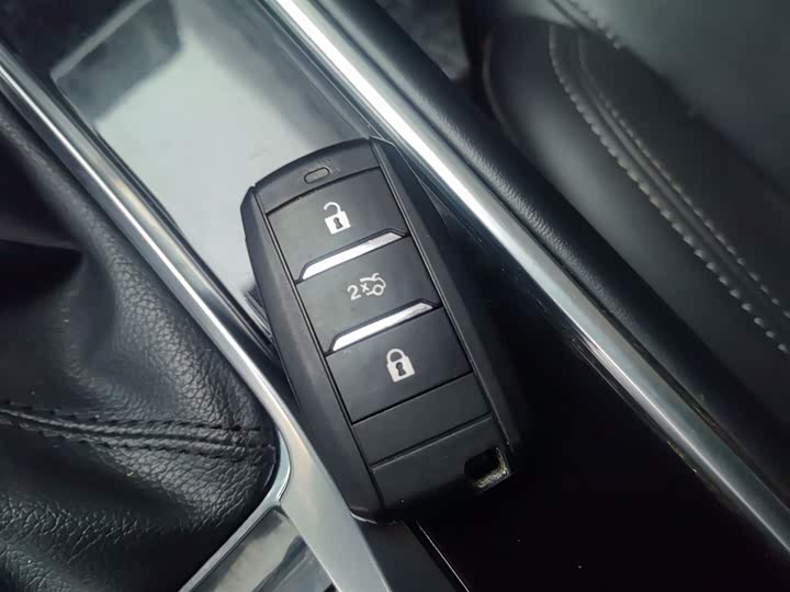 Фото 9 - Changan CS75