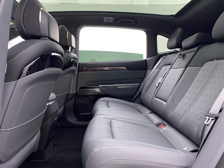 Фото 8 - Zeekr 7X