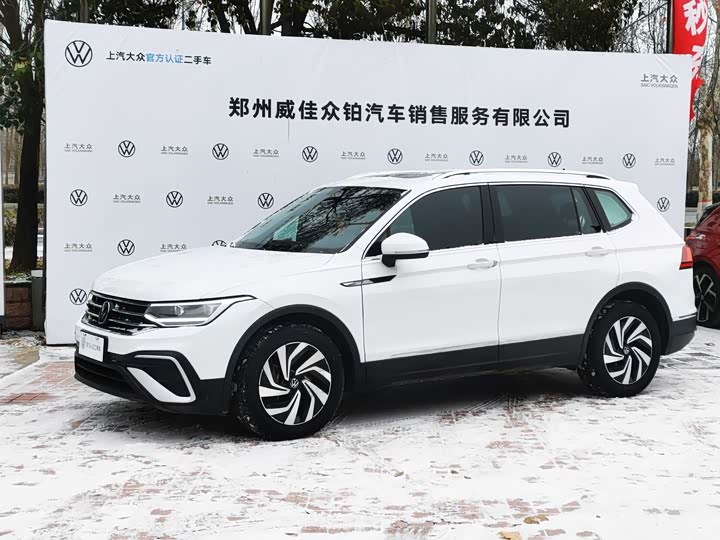 Фото 1 - Volkswagen Tiguan L Pro