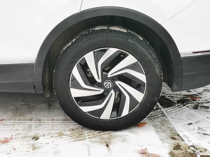 Фото 8 - Volkswagen Tiguan L Pro