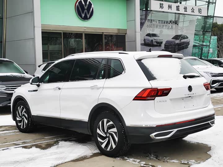 Фото 9 - Volkswagen Tiguan L Pro
