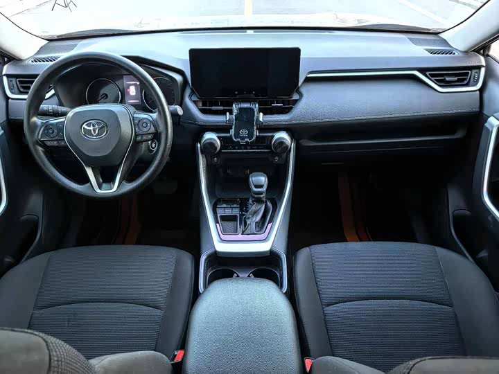 Фото 4 - Toyota RAV4