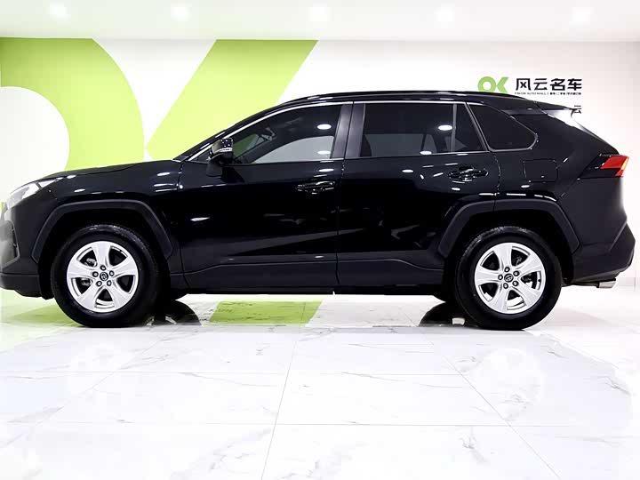 Фото 6 - Toyota RAV4