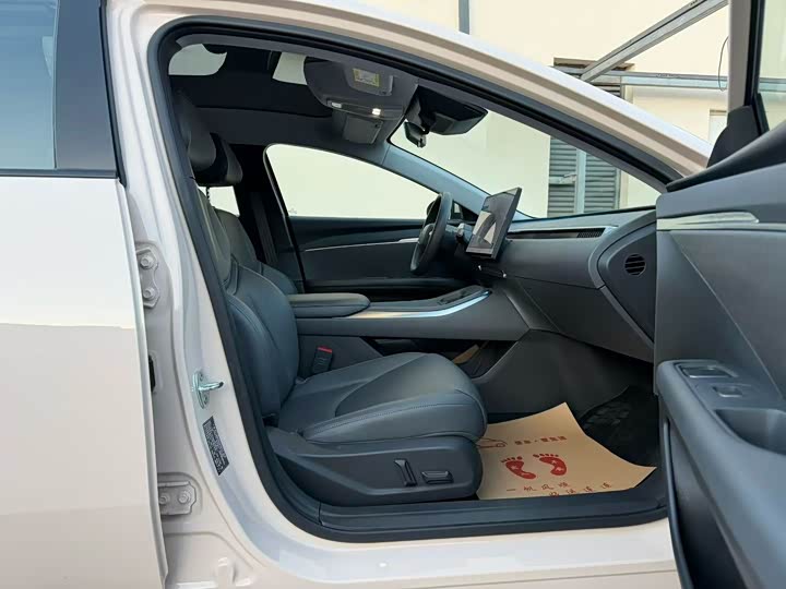 Фото 6 - XPeng Mona M03