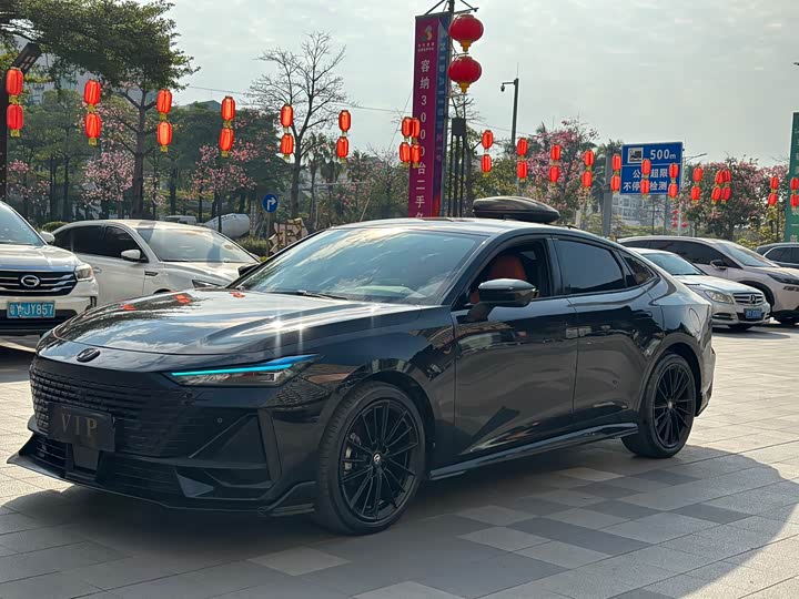 Фото 1 - Changan UNI-V