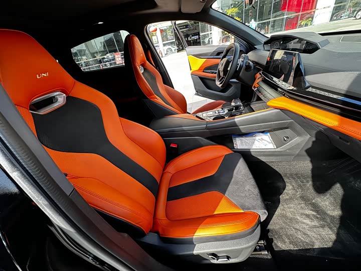 Фото 8 - Changan UNI-V