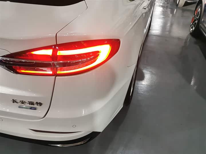 Фото 8 - Ford Mondeo