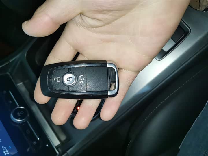 Фото 9 - Ford Mondeo