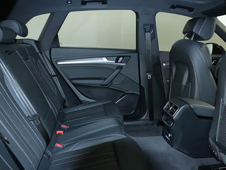 Фото 8 - Audi Q5L