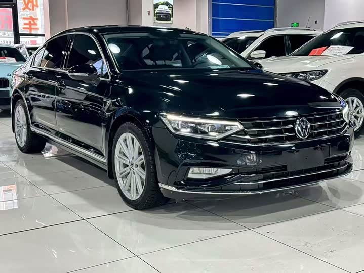 Фото 1 - Volkswagen Magotan