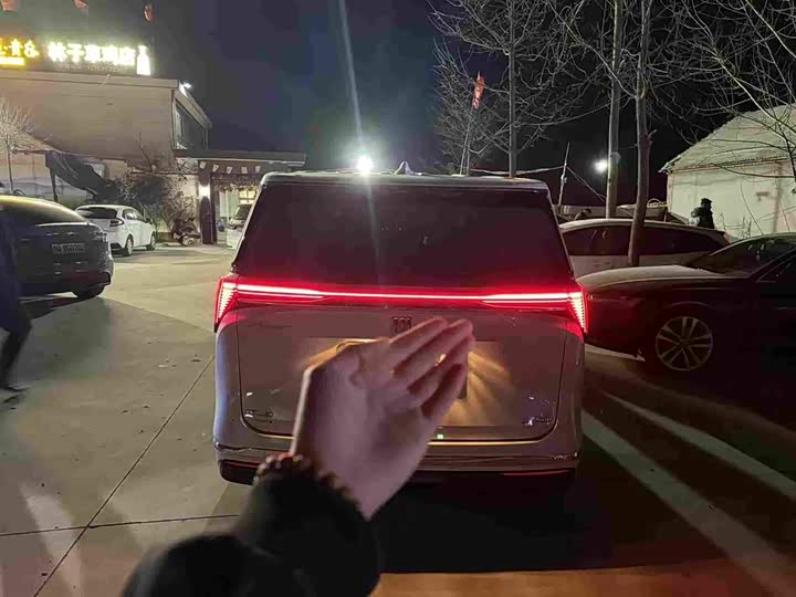 Фото 2 - Buick GL8 Hybrid