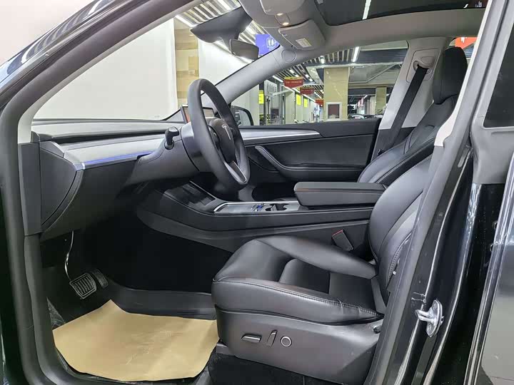 Фото 3 - Tesla Model Y