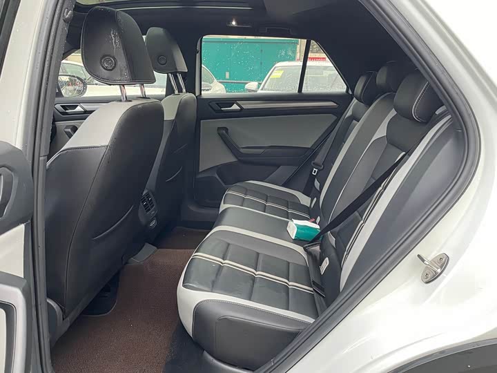 Фото 7 - Volkswagen T-Roc