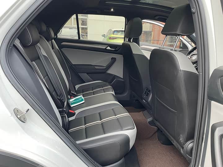 Фото 9 - Volkswagen T-Roc