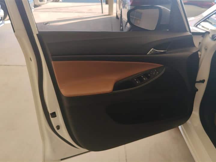 Фото 7 - Buick GL6