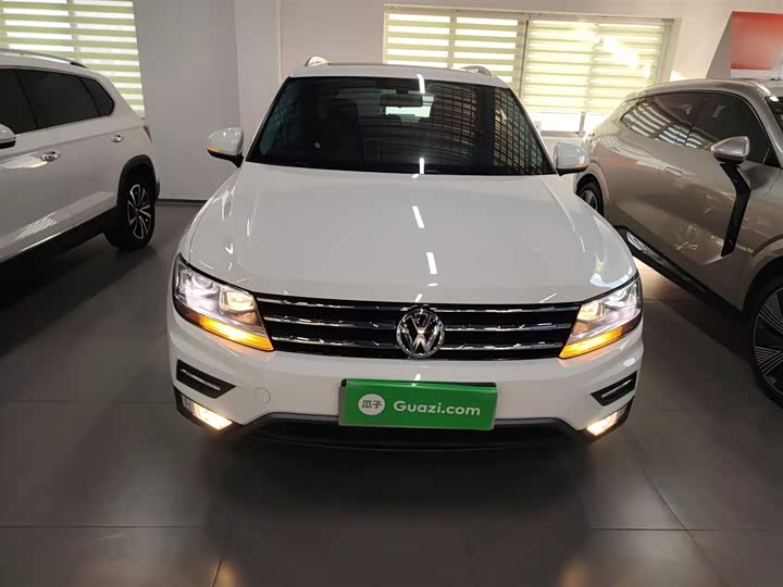 Фото 3 - Volkswagen Tiguan L Pro