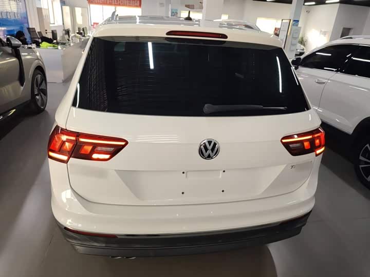 Фото 6 - Volkswagen Tiguan L Pro