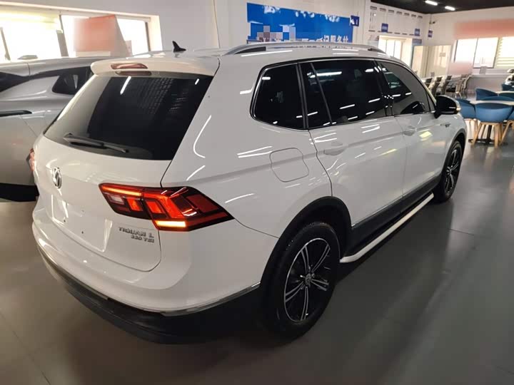 Фото 7 - Volkswagen Tiguan L Pro