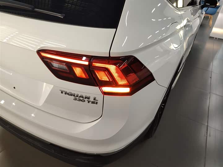 Фото 8 - Volkswagen Tiguan L Pro