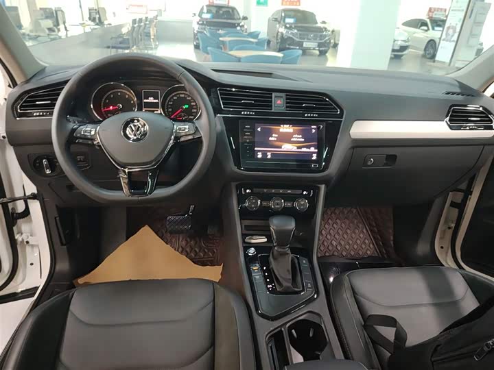 Фото 9 - Volkswagen Tiguan L Pro