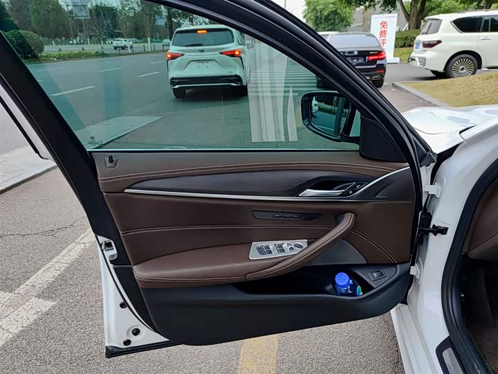 Фото 6 - BMW 5 Series