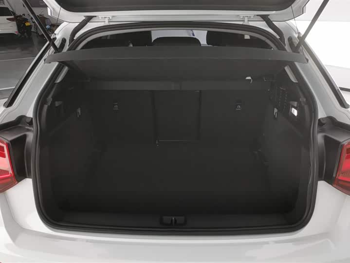 Фото 4 - Audi Q2L