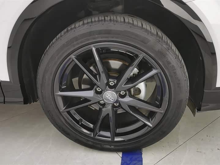 Фото 6 - Audi Q2L