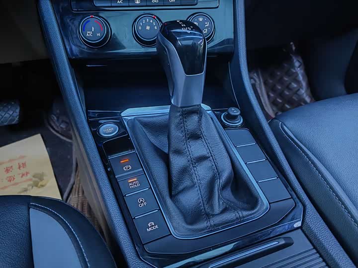 Фото 9 - Volkswagen Sagitar L