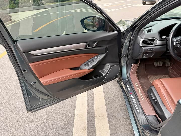 Фото 8 - Honda Inspire