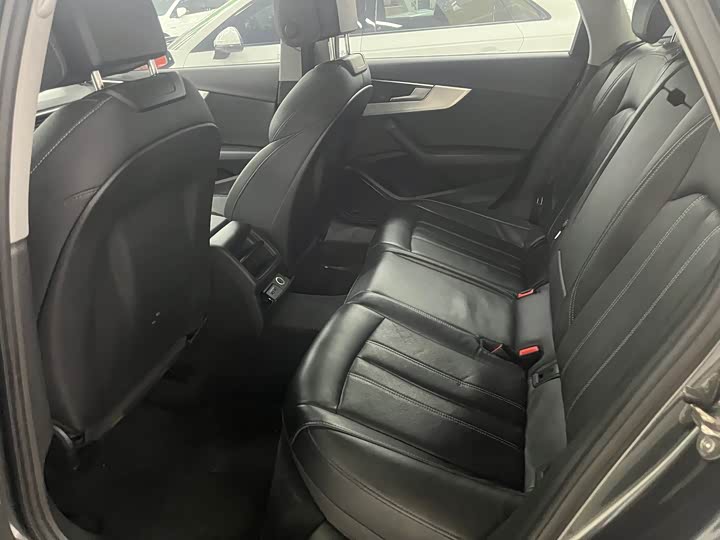 Фото 5 - Audi A4L