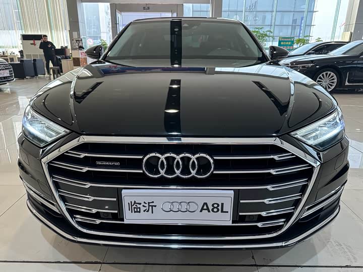 Фото 2 - Audi A8