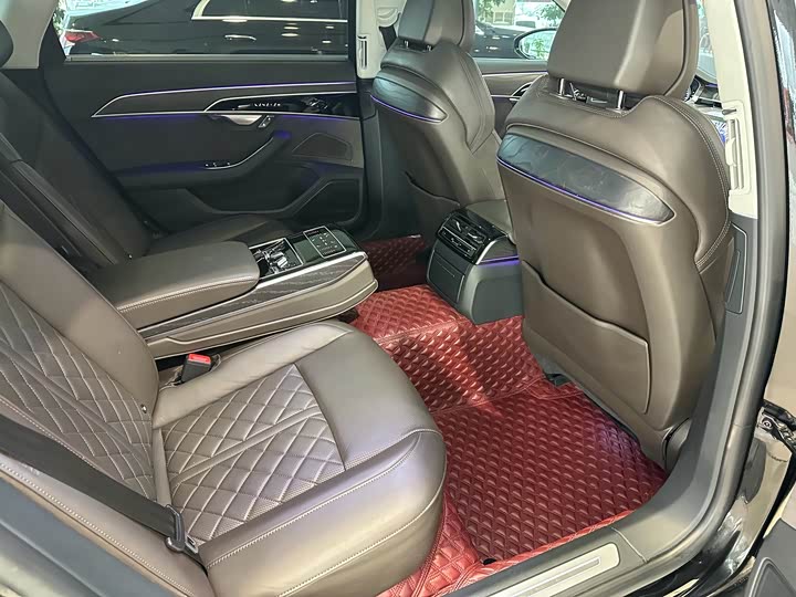 Фото 7 - Audi A8