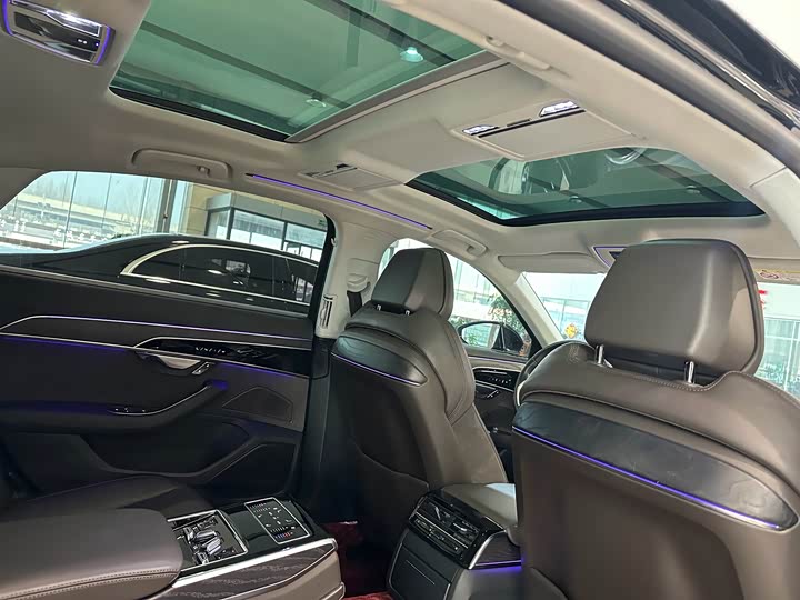 Фото 8 - Audi A8