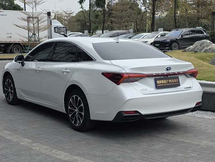 Фото 4 - Toyota Avalon