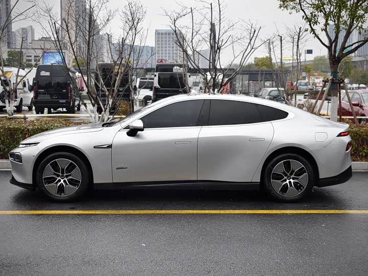 Фото 2 - XPeng P7